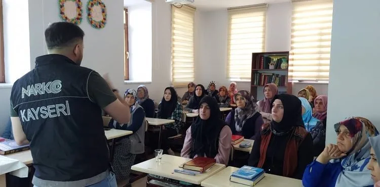 Narkotik polisinin uyuşturucu maddeyle mücadele eğitimleri sürüyor