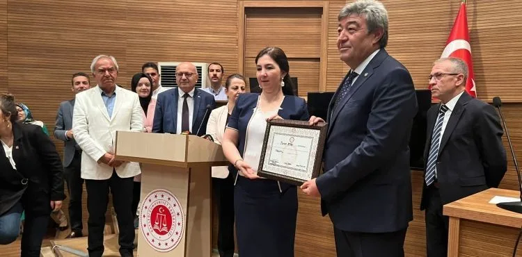 İYİ Parti Milletvekili Ataş, mazbatasını aldı