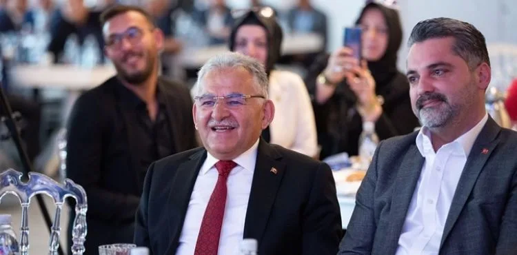 BAKAN AKAR VE BAŞKAN BÜYÜKKILIÇ MUHTARLARLA BULUŞTU