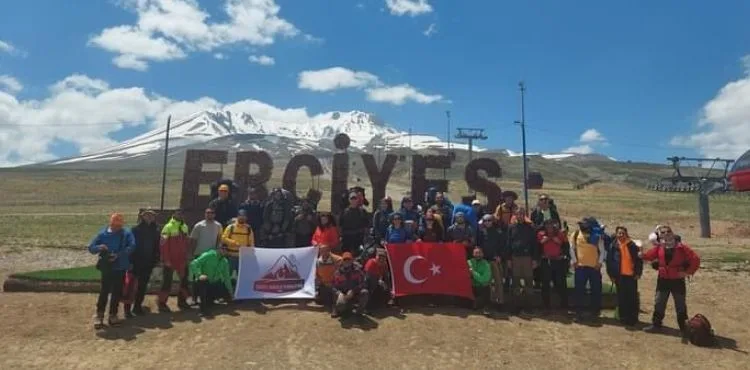 Erciyes’e 19 Mayıs Atatürk’ü Anma, Gençlik ve Spor Bayramı tırmanışı yapıldı