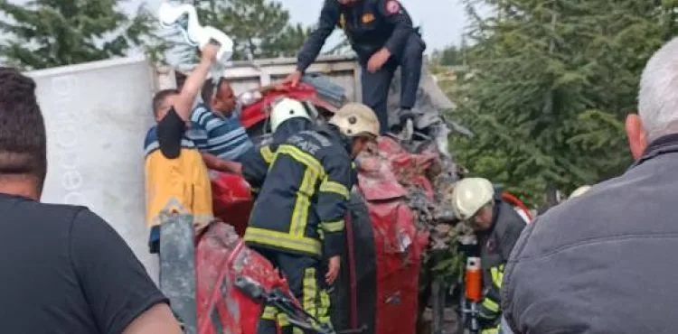 Freni tutmayan kamyonet mezarlığa uçtu