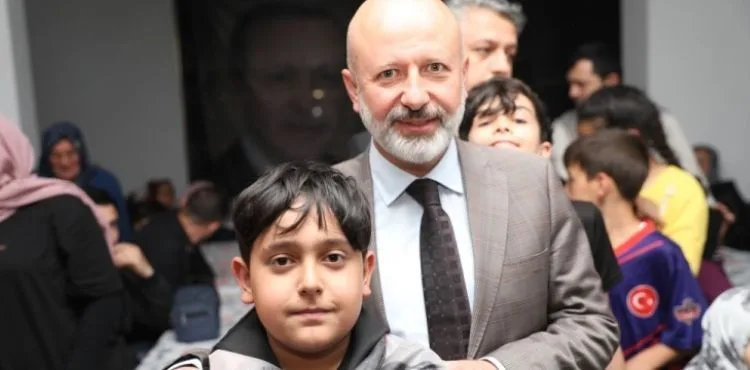 BAŞKAN ÇOLAKBAYRAKDAR, HER GÜN FARKLI MAHALLEDE VATANDAŞLARLA BULUŞUYOR