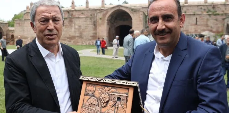 Bakan Akar’a, ‘fahri İncesulu’ plaketi