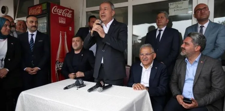 BAKAN AKAR, BAŞKAN BÜYÜKKILIÇ VE MİLLETVEKİLİ ERSOY CAM SEYİR TERASI’NDA BÜNYAN’I İZLEDİ