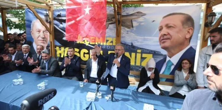 BAKAN AKAR VE BAŞKAN BÜYÜKKILIÇ’A TOMARZA’DA MEŞALELİ KARŞILAMA