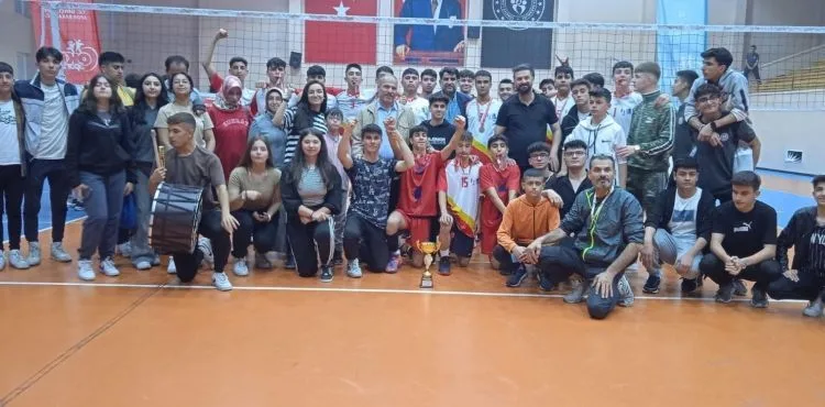Okullu Gençler B voleybol il birinciliği sona erdi