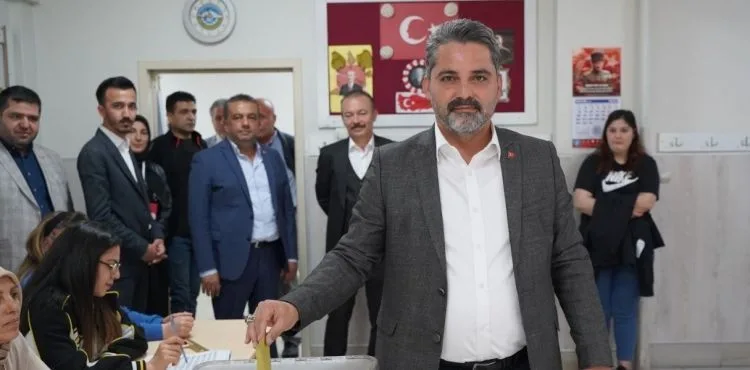 AK Parti Kayseri İl Başkanı Üzüm, oyunu kullandı