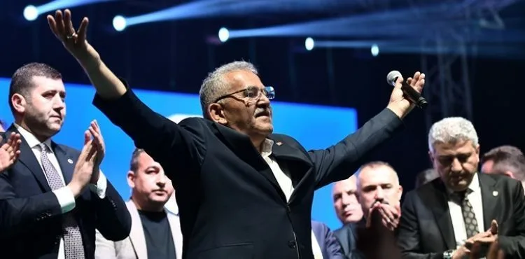BAŞKAN BÜYÜKKILIÇ, CUMHURBAŞKANI ERDOĞAN’IN ZAFERİNİ KAYSERİLİLERLE KUTLADI