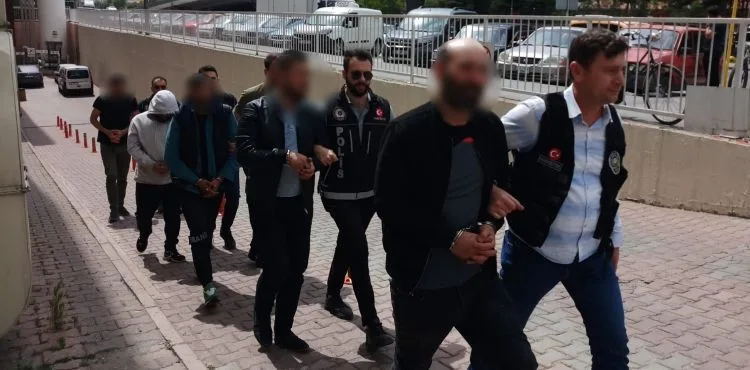 ‘Uyuşturucu ticareti’ suçundan yakalanan 6 kişi adliyeye sevk edildi