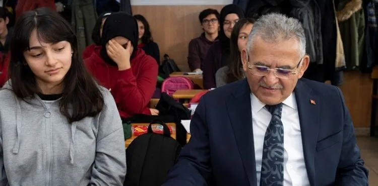 BAŞKAN BÜYÜKKILIÇ: “LGS’DE TER DÖKECEK ÖĞRENCİLERİMİZE BAŞARILAR DİLİYORUM”
