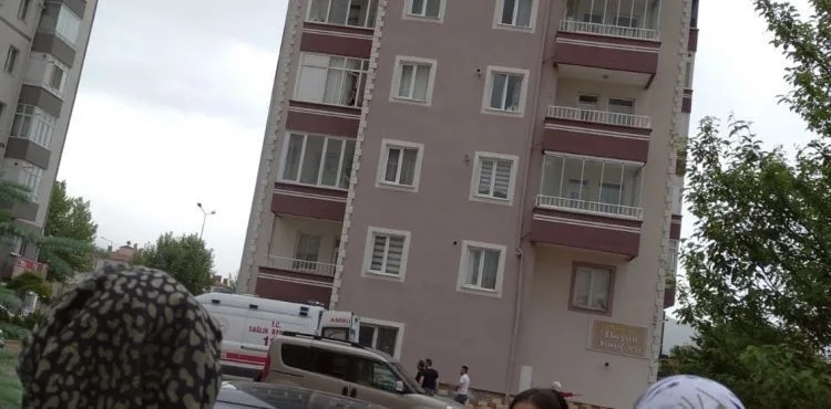 Görme engelli genç 3. kattan düşerek hayatını kaybetti
