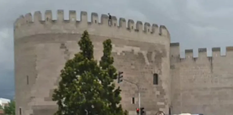 İntihar girişiminde bulunan kişiyi polis ekipleri ikna etti