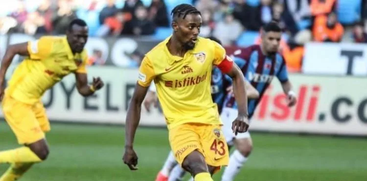 Mensah takımdan ayrıldı