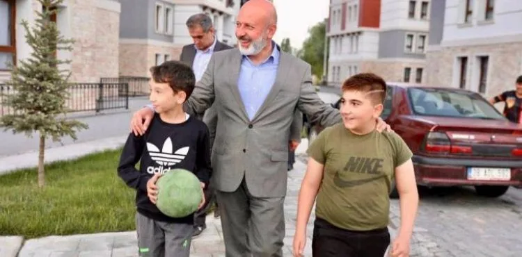 BAŞKAN ÇOLAKBAYRAKDAR’DAN ORUÇREİS’E AİLE SAĞLIK MERKEZİ, PARK VE HALI SAHA