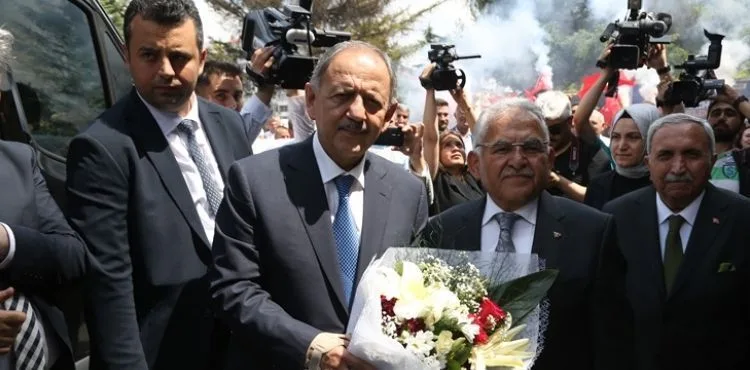 BAKAN ÖZHASEKİ’YE BÜYÜKŞEHİR’DE COŞKULU KARŞILAMA