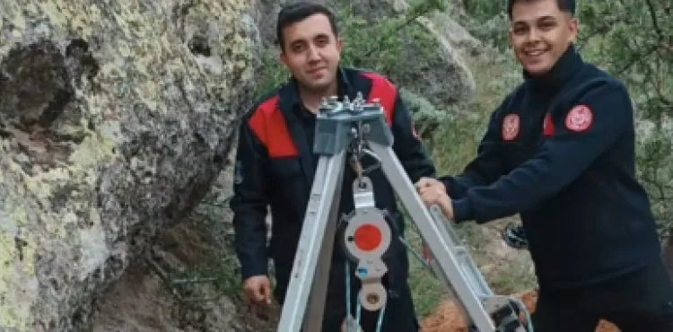 BÜYÜKŞEHİR İTFAİYESİ’NDEN 2 SAATLİK KEÇİ KURTARMA OPERASYONU