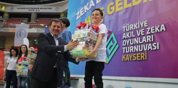 5. Türkiye Akıl ve Zeka Oyunları Turnuvası’nda dereceye giren öğrenciler ödüllerini aldı