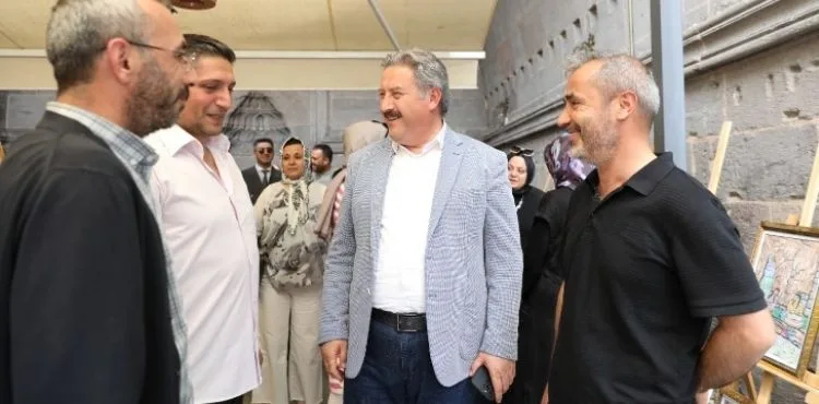 BAŞKAN PALANCIOĞLU RESİM VE FOTOĞRAF SERGİSİNE KATILDI