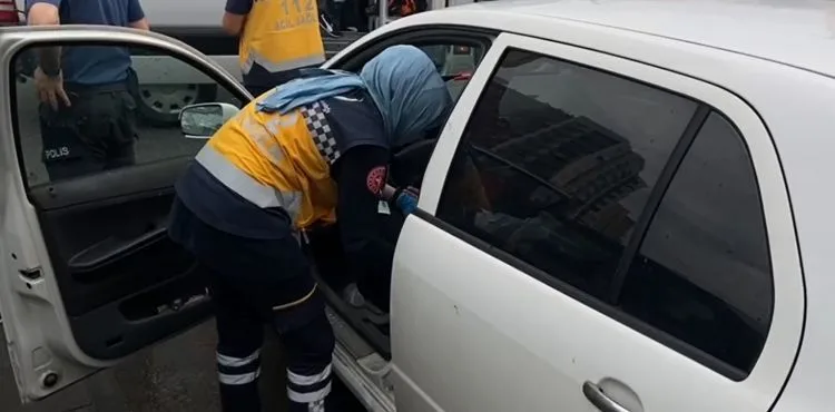 Bunalıma giren genç bileklerini kesti