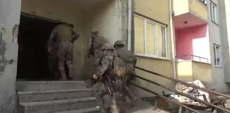 Eş zamanlı operasyonlarda 27 şüpheli yakalandı