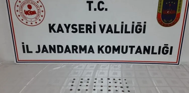 Kaçak kazı yaparak elde ettiği sikkeleri piyasa sürmeden yakalandı