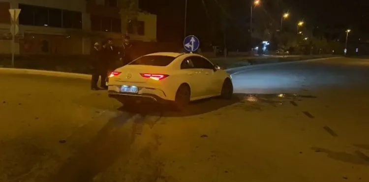 Kaza yapan sürücü aracını bırakıp kaçtı