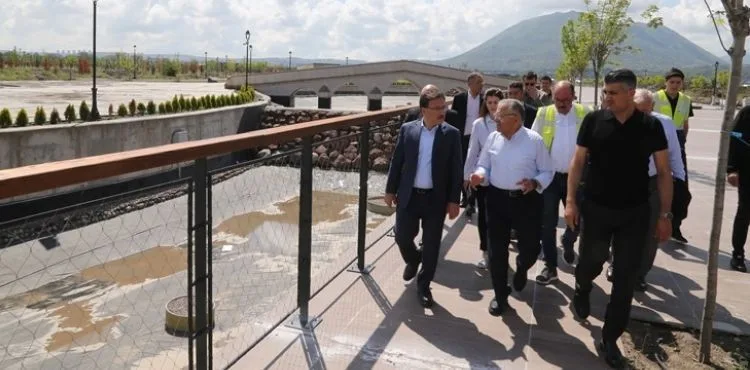 VALİ ÇİÇEK VE BAŞKAN BÜYÜKKILIÇ, RECEP TAYYİP ERDOĞAN MİLLET BAHÇESİ’Nİ İNCELEDİ