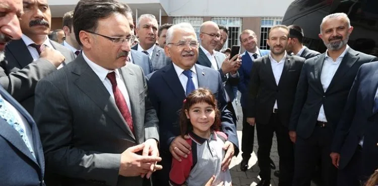 BAŞKAN BÜYÜKKILIÇ MİNİKLERİN KARNE SEVİNCİNİ PAYLAŞTI