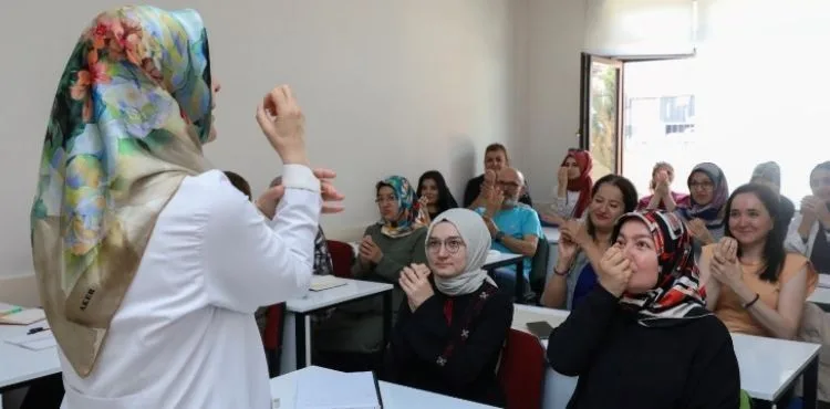 KAYMEK’TEN BİR İLK DAHA: TÜRK İŞARET DİLİ SINAVINA HAZIRLIK KURSU