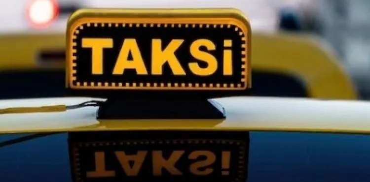 Taksicilerin yolcu kavgasında kan aktı