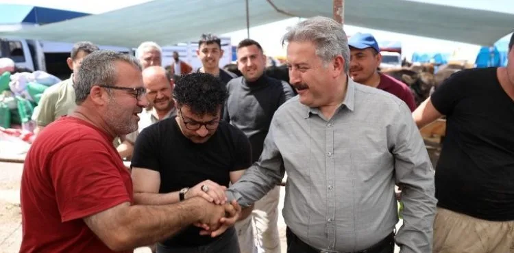 BAŞKAN PALANCIOĞLU, KURBAN PAZARINI İNCELEDİ, BÜYÜKBAŞ PAZARLIĞI YAPTI