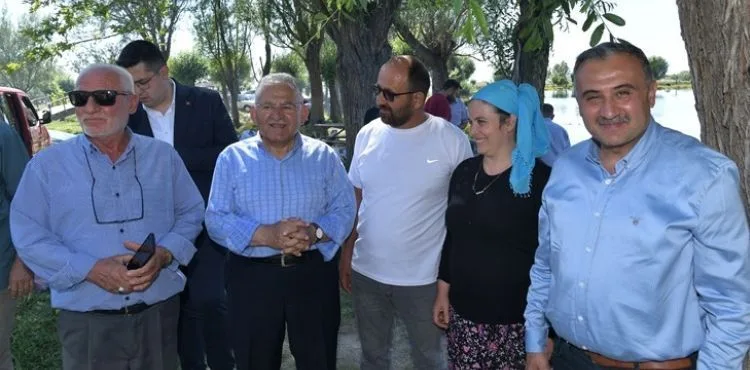 BAŞKAN BÜYÜKKILIÇ, SOSYALLI’DA VATANDAŞLARLA BULUŞTU