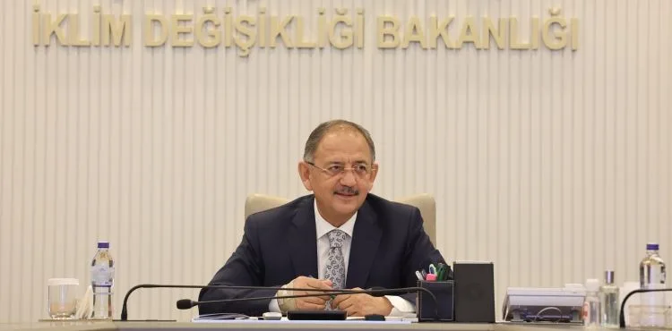 Depremden etkilenen şehirlerimizde, vatandaşlarımızın huzurlu yuvalarına bir an evvel kavuşabilmeleri ve hayatın normale dönmesi için durup dinlenmeden çalışıyoruz