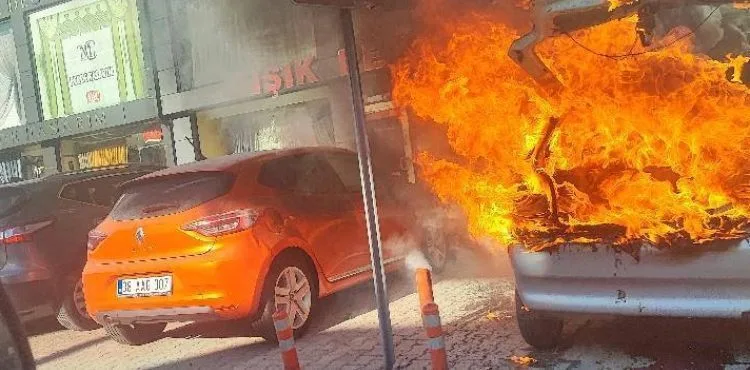 Araç, alev topuna döndü