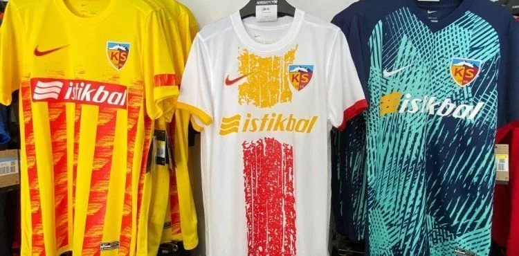 Kayserispor’un yeni sezon giyeceği 3 forma da satışa çıktı