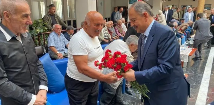 Bakan Özhaseki: “Sizlerin duası olmadan bu işlerin altından kalkamayız”