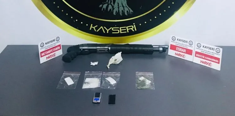 Çok miktarda uyuşturucu madde ele geçirildi