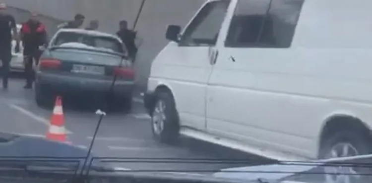 Kaza sonrası sürücüler arası bıçaklı kavga