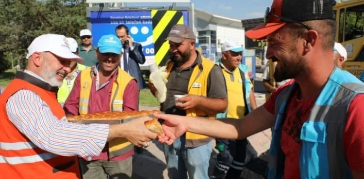 OTO GALERİCİLER SİTESİ’NİN ASFALTINI, BAŞKAN ÇOLAKBAYRAKDAR DÖKTÜ