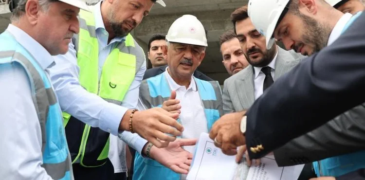 BAKAN ÖZHASEKİ ABDİ İPEKÇİ SPOR KOMPLEKSİ İNŞAATINI GEZDİ: