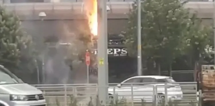 Tramvay hattı direğinde bulunan akülerde çıkan yangın söndürüldü