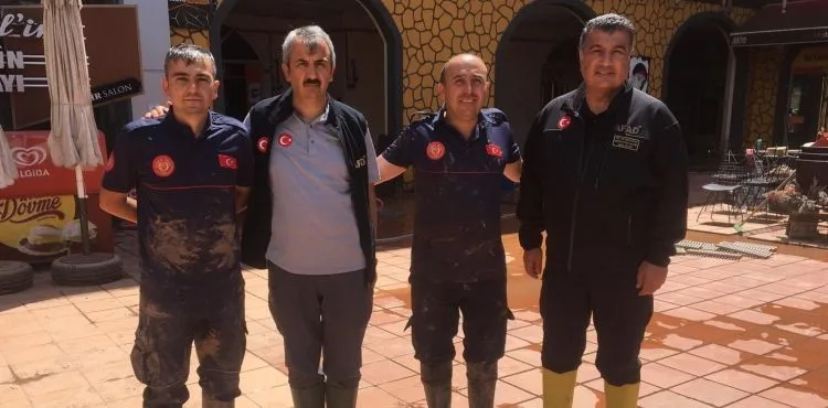 AFAD BAŞKANI SEZER’DEN BAŞKAN BÜYÜKKILIÇ VE BÜYÜKŞEHİR İTFAİYESİ’NE TEŞEKKÜR