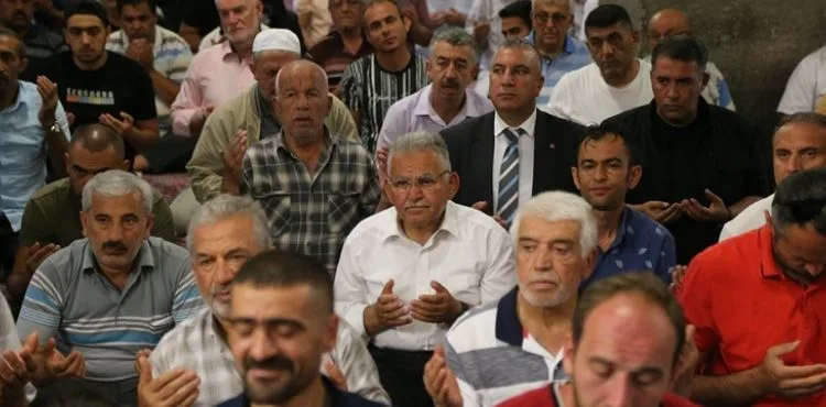 BAŞKAN BÜYÜKKILIÇ VE VALİ ÇİÇEK, 15 TEMMUZ ŞEHİTLERİ İÇİN DÜZENLENEN MEVLİT PROGRAMINA KATILDI