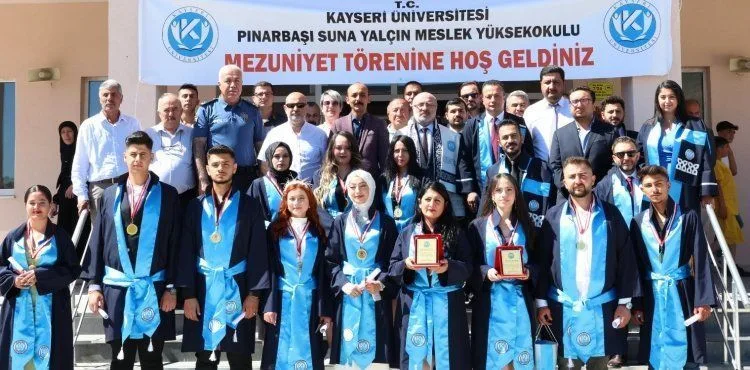 KAYÜ Pınarbaşı MYO, 2022-2023 Eğitim-Öğretim Yılı Mezunlarını Verdi