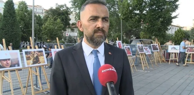15 Temmuza özel 7 yıllık arşiv fotoğraflar Cumhuriyet Meydanında sergilendi