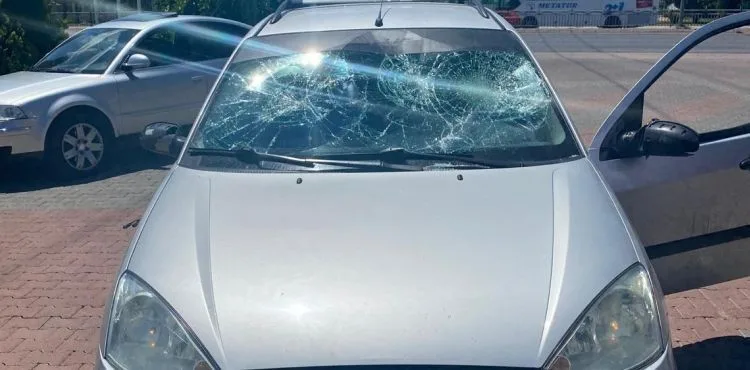Motosiklet grubu araca saldırdı