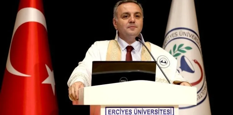 ERÜ Eczacılık Fakültesi Yeni Mezunlarını Verdi