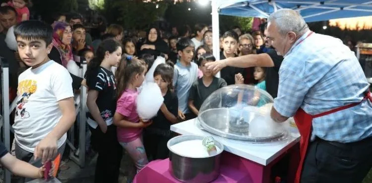 ŞİRİNTEPE HALKI AÇIK HAVA SİNEMASINA YOĞUN İLGİ GÖSTERDİ