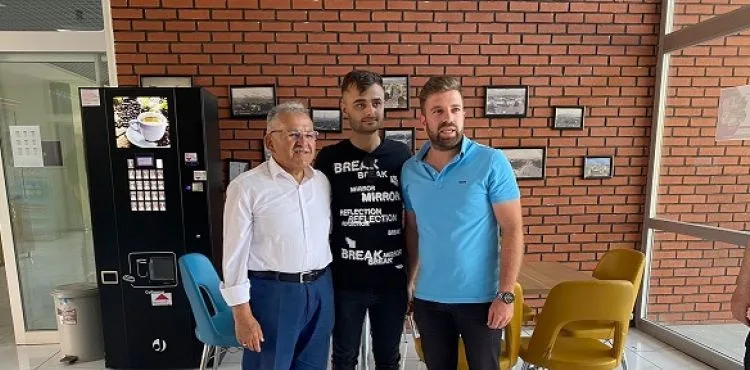 BÜYÜKKILIÇ, KAYMEK AKADEMİ VE KONSERVATUVARDA GENÇLERLE BULUŞTU