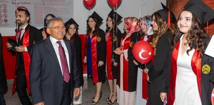 BAŞKAN BÜYÜKKILIÇ, YKS SONUÇLARINI KUTLAYARAK ÖĞRENCİLERİ KAYSERİ’YE DAVET ETTİ